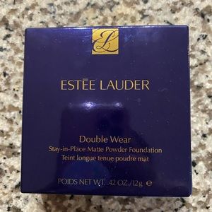 Estée Lauder Double Wear foundation powder in Pebble